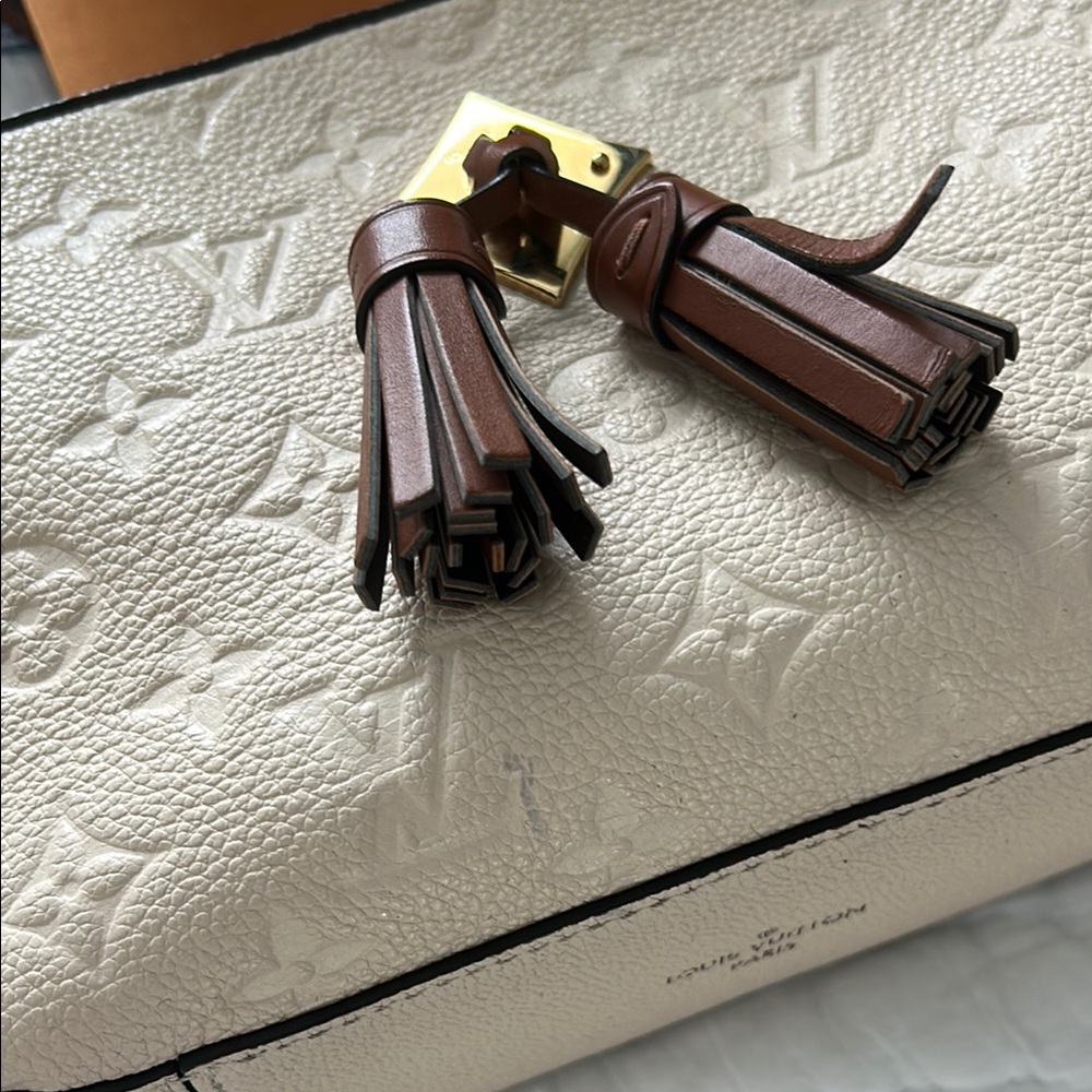 Louis Vuitton Cream Crossbody Bag - Picture 5 of 12
